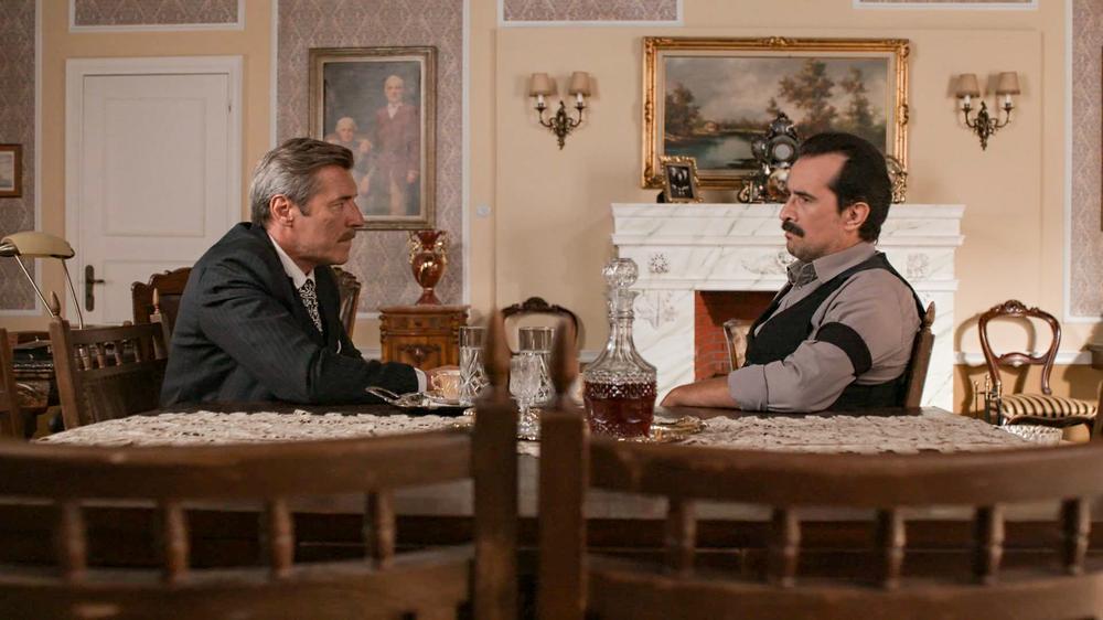 Φωτογραφία από την τηλεοπτική σειρά Grand Hotel.