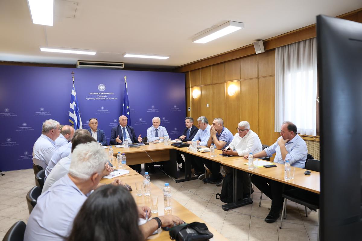 Προώθ.:  Δ.Τ Σύσκεψη Κώστα Τσιάρα με Περιφερειάρχες για την ευλογιά – Σχέδιο δέκα ημερών με σταθμούς απολύμανσης σε οδικούς άξονες και αυστηροποίηση μέτρων