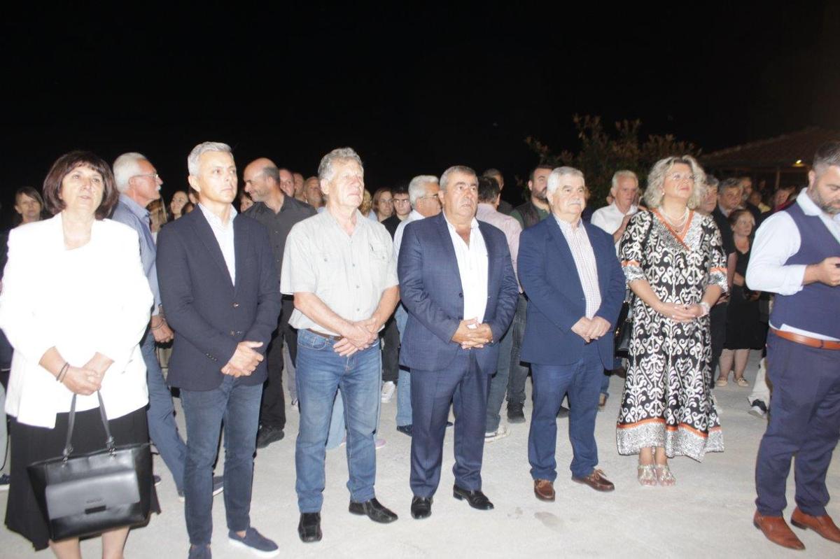 τιγμιότυπο από τον Μέγα Αρχιερατικό Εσπερινό στη Μονή Αγίου Βησσαρίωνος Δούσικου με την παρουσία του Δημάρχου Πύλης Κώστα Μαράβα