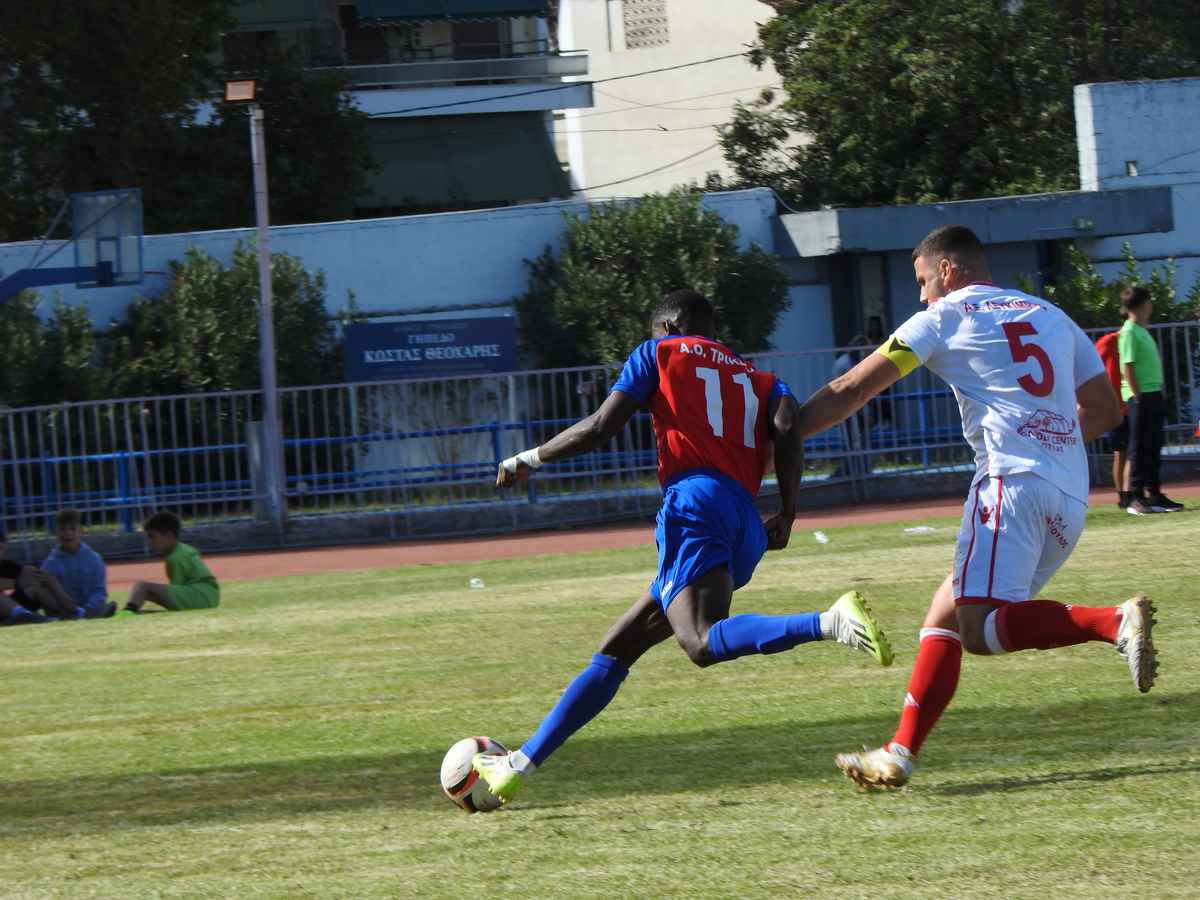 Οι παίκτες του ΑΟ Τρίκαλα πανηγυρίζουν το γκολ απέναντι στη Λευκίμμη