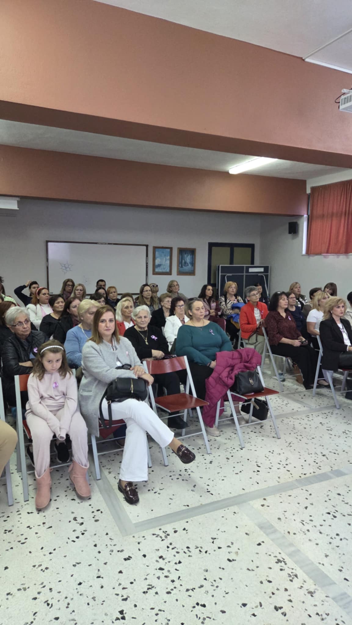 Ημερίδα πρόληψης καρκίνου μαστού στη Φαρκαδόνα με ομιλήτρια τη Μαρία Κανάρα