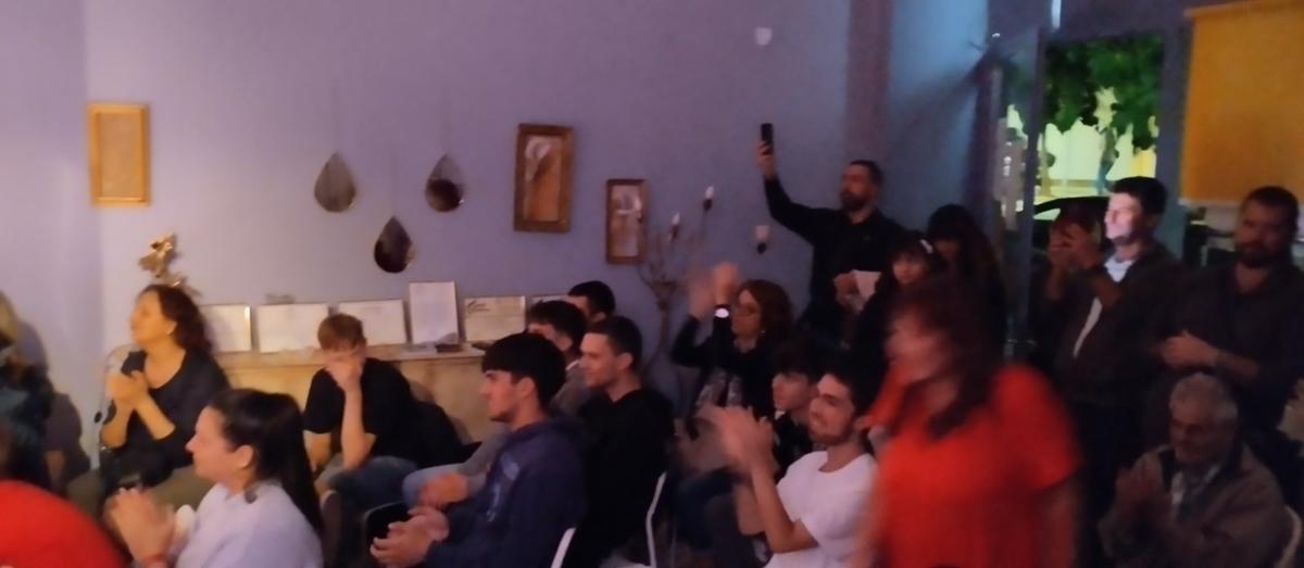 Μια ιδιαίτερη βραδιά στο Καλλιτεχνοχώρι — «Ποιος σκότωσε το σκύλο τα μεσάνυχτα» από την Cue 29