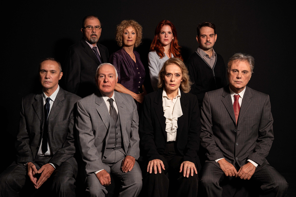 Σκηνή από την παράσταση «Αθώος ή Ένοχος»