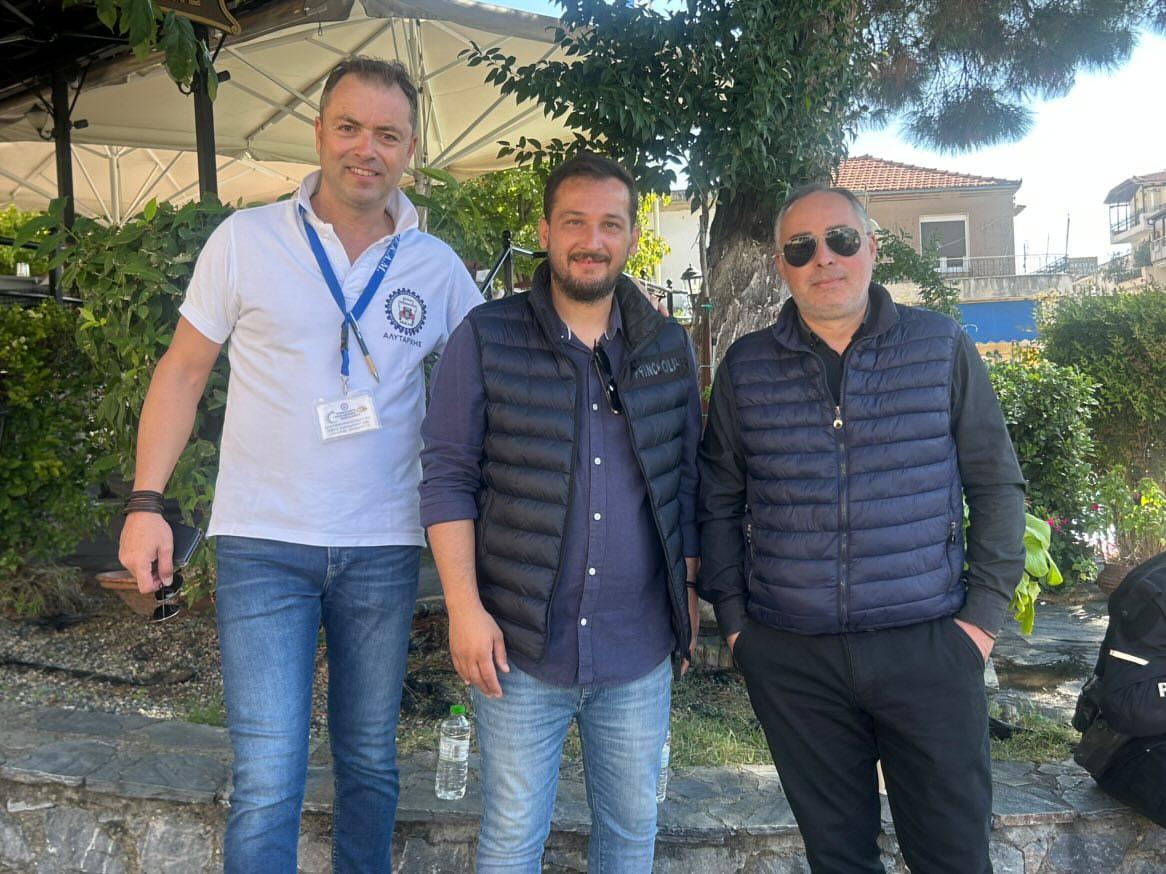 Ρετρό λάμψη στην Καλαμπάκα – Κλασικά αυτοκίνητα κατέκλυσαν την πόλη στο πλαίσιο του 14ου Ράλλυ Ολύμπου