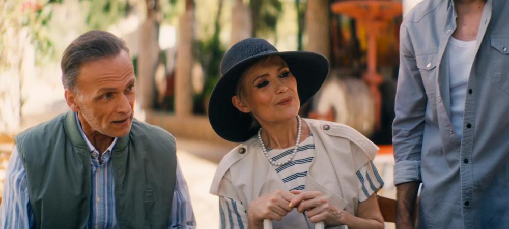 Σκηνή από το επεισόδιο της σειράς «Γιατί Ρε Πατέρα;»