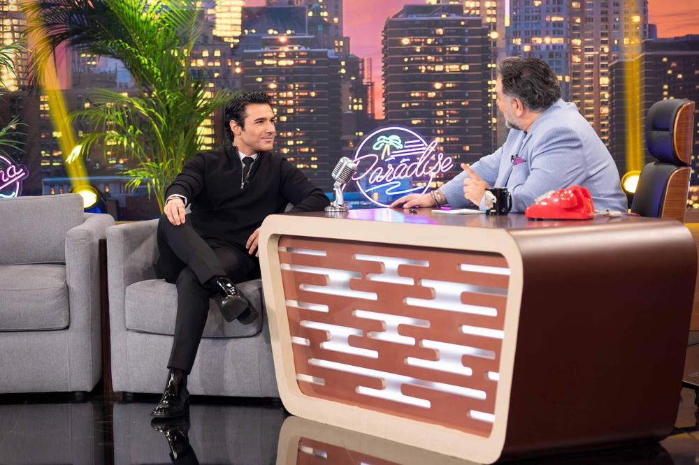 Ο Γρηγόρης Αρναούτογλου συζητά με την Ελένη Τσολάκη