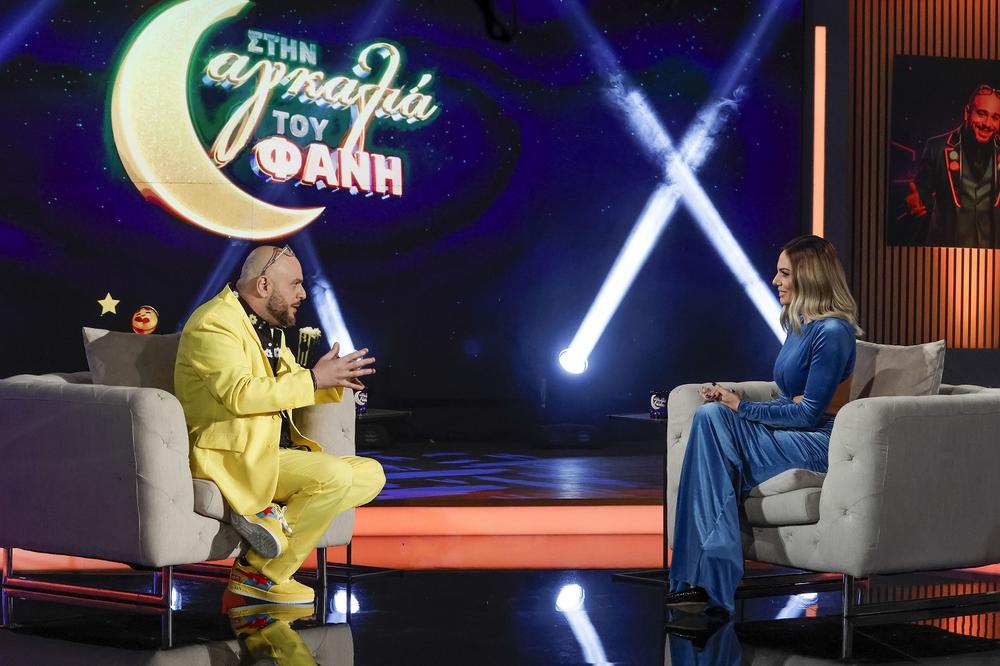 Στιγμιότυπο από την εκπομπή «Στην Αγκαλιά του Φάνη» με τους καλεσμένους.