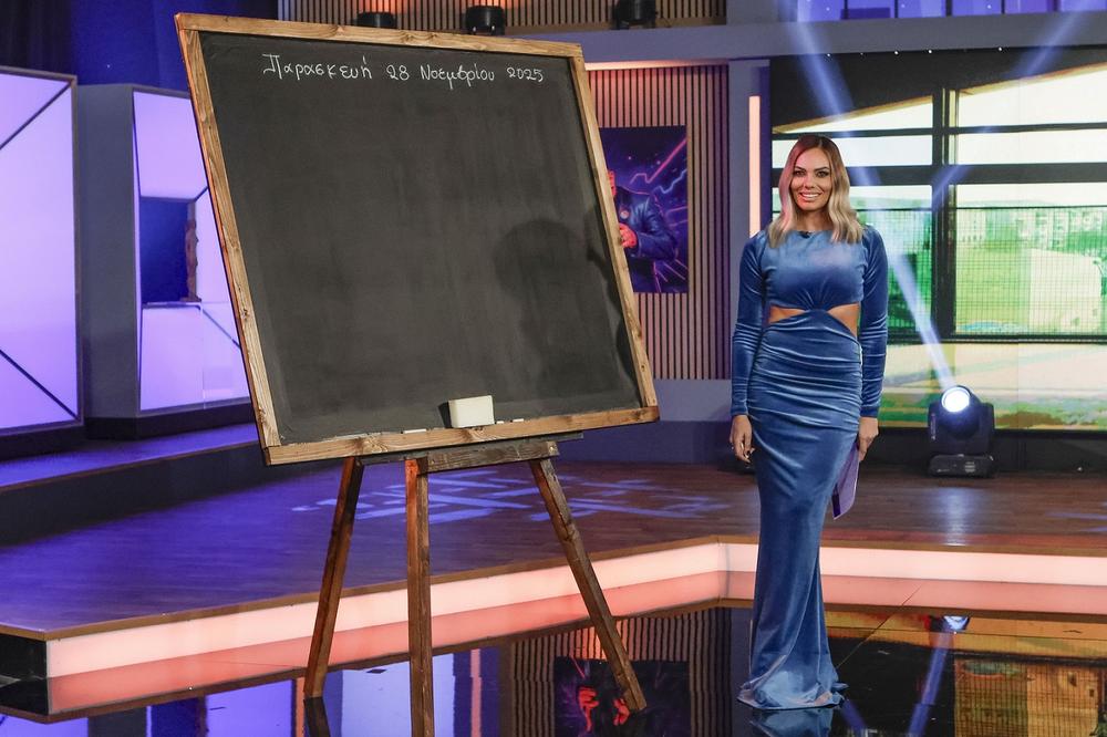 Στιγμιότυπο από την εκπομπή «Στην Αγκαλιά του Φάνη» με τους καλεσμένους.