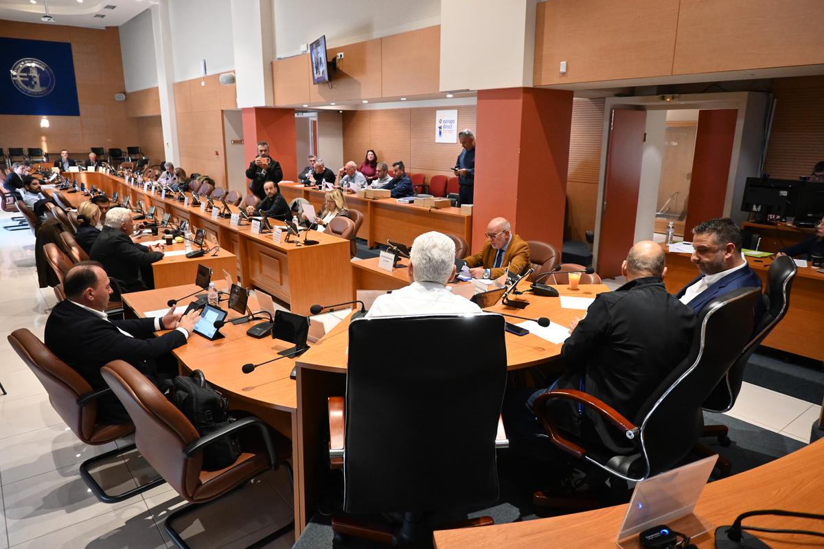 [ΠΔΕ] Ομόφωνη αντίθεση του Περιφερειακού Συμβουλίου στην απόφαση για το κλείσιμο των υποκαταστημάτων ΕΛΤΑ