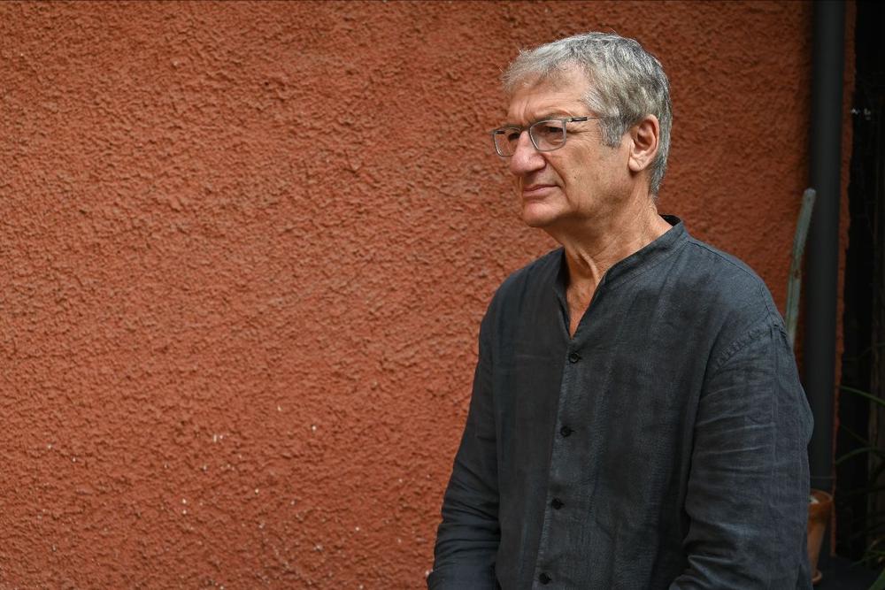 Ο Βαγγέλης Θεοδωρόπουλος μιλάει για το θέατρο και την πολιτική