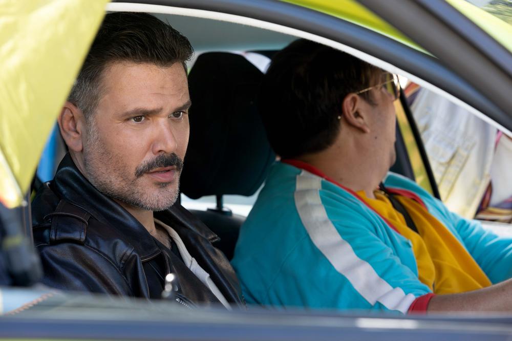 Σκηνή από το επεισόδιο της σειράς «Γιατί Ρε Πατέρα;»