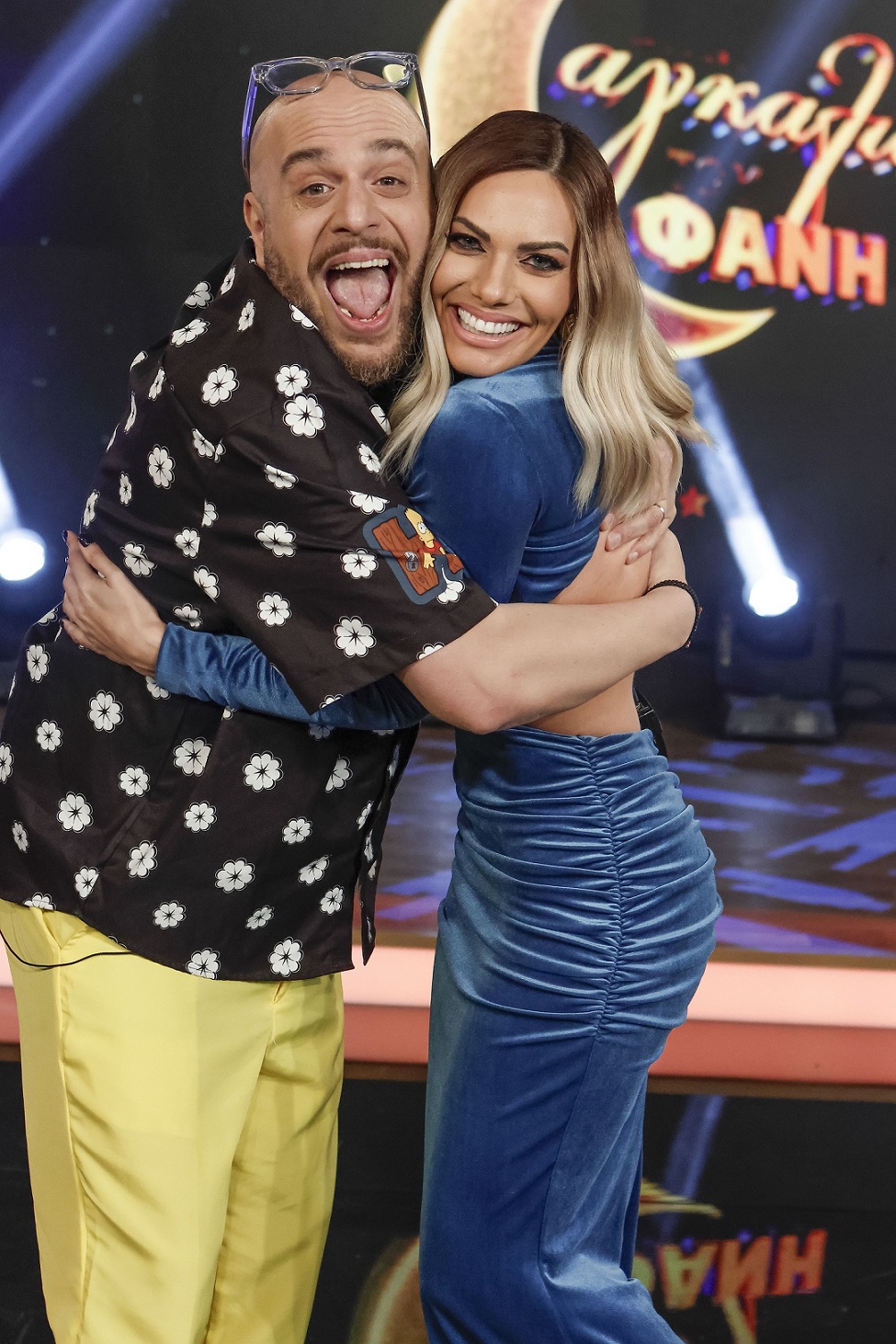 Στιγμιότυπο από την εκπομπή «Στην Αγκαλιά του Φάνη» με τους καλεσμένους.