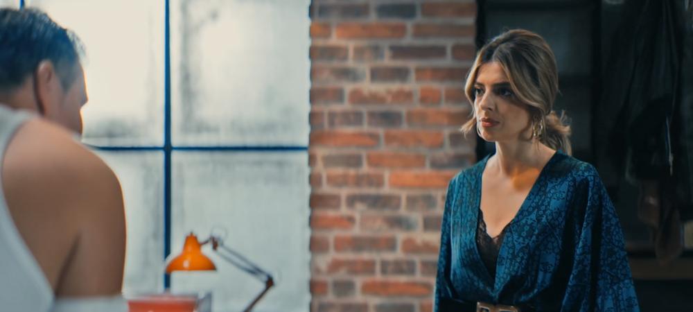 Σκηνή από το επεισόδιο της σειράς «Γιατί Ρε Πατέρα;»