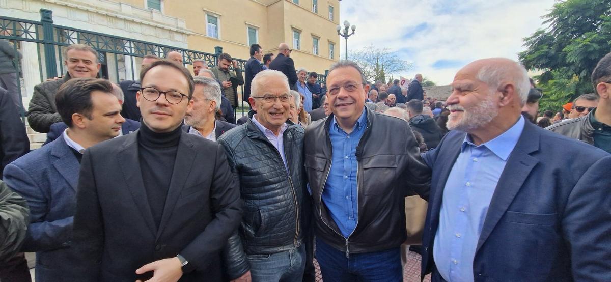 Ο Δήμος Αμφιλοχίας παρών στην πανελλαδική κινητοποίηση της ΚΕΔΕ έξω από τη Βουλή για τον Κρατικό Προϋπολογισμό.