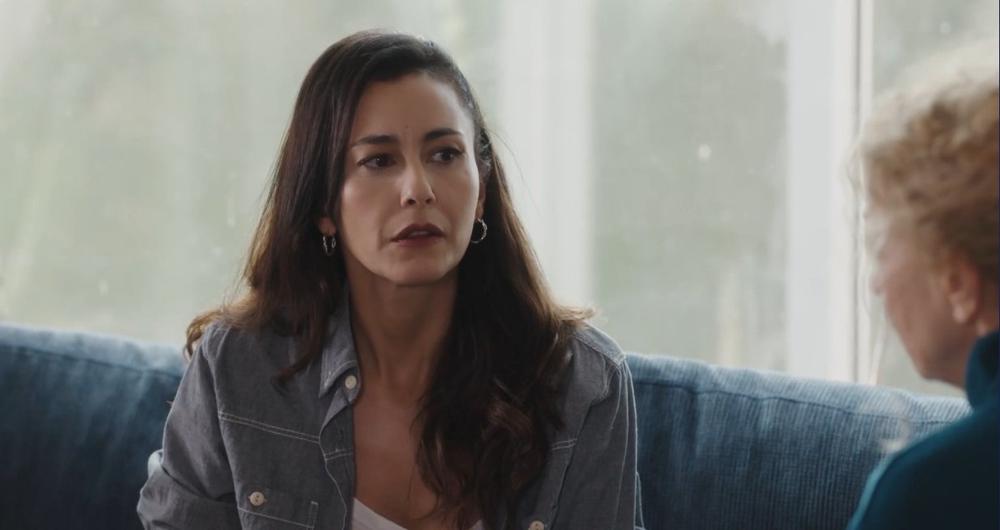 Σκηνή από τη σειρά Η Γη της Ελιάς, με πρωταγωνιστές