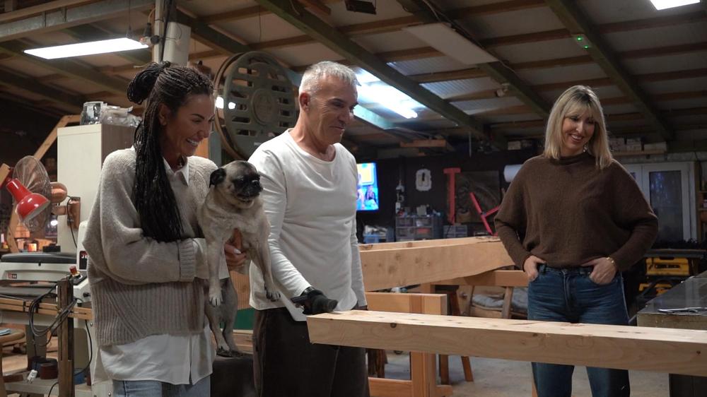 Στιγμιότυπο από την εκπομπή Pet Stories με τον Στέλιο Ρόκκο και τη Λελέ Γκόφα.