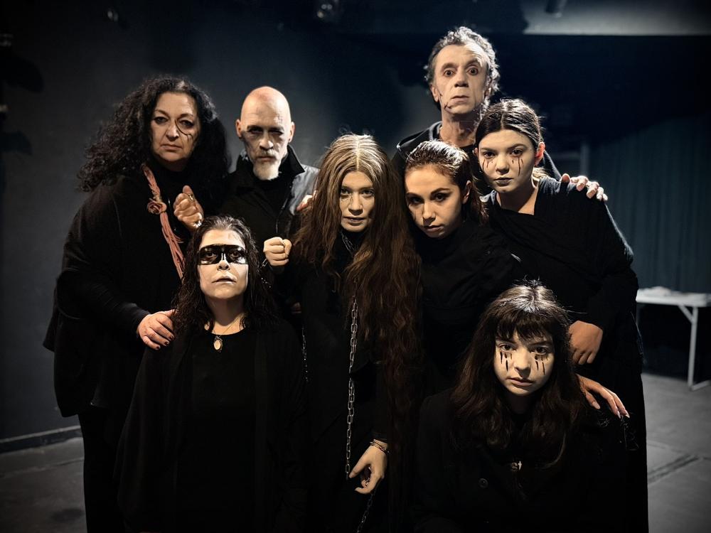 Η θεατρική παράσταση ΥΒΡΙΣ του Νίκου Τουλιάτου