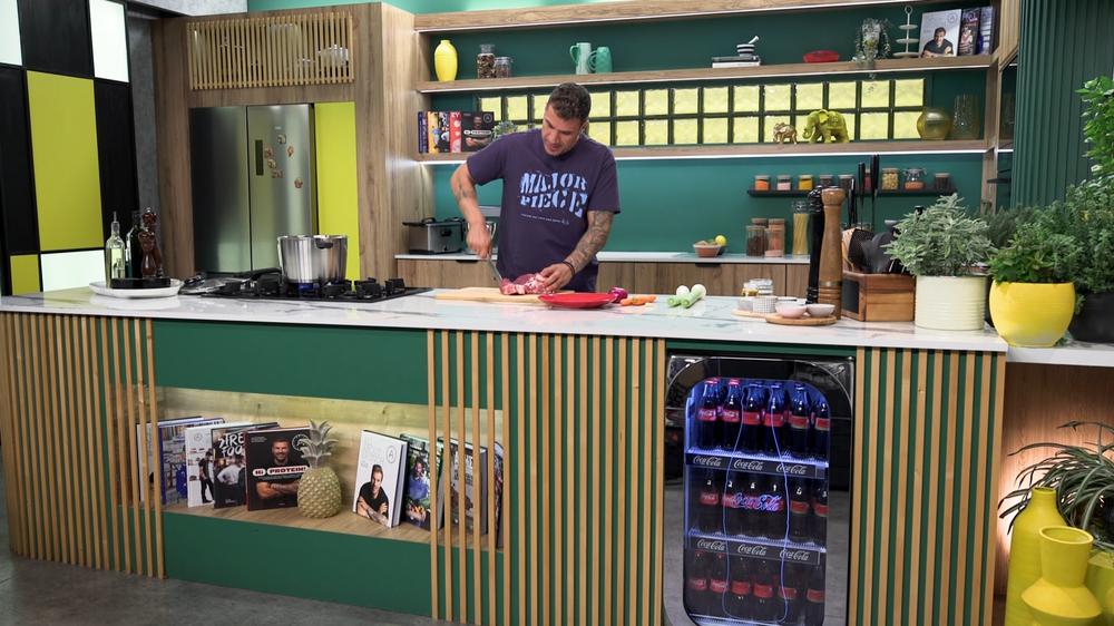 Ζυμαρικά με τυρί κρέμα και καπνιστό σολομό από τον Άκη Πετρετζίκη