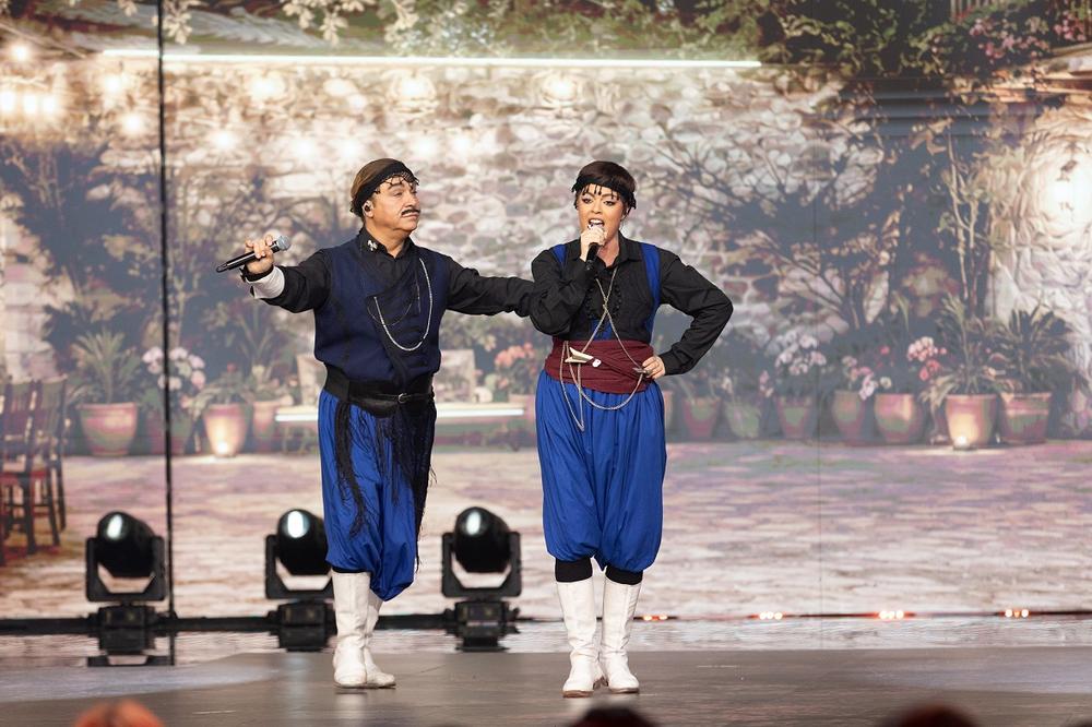 Λαμπερές παρουσίες στο J2US