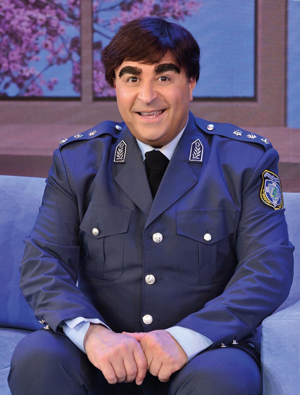 Ο Μάρκος Σεφερλής στη σκηνή του Δελφιναρίου στο MEGA