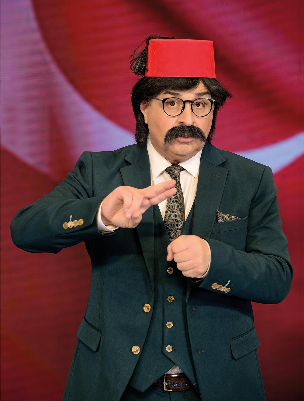 Ο Μάρκος Σεφερλής στη σκηνή του Δελφινάριου