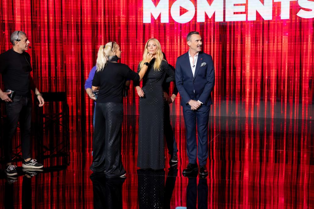 Η Ζέτα Μακρυπούλια στα γυρίσματα του Moments