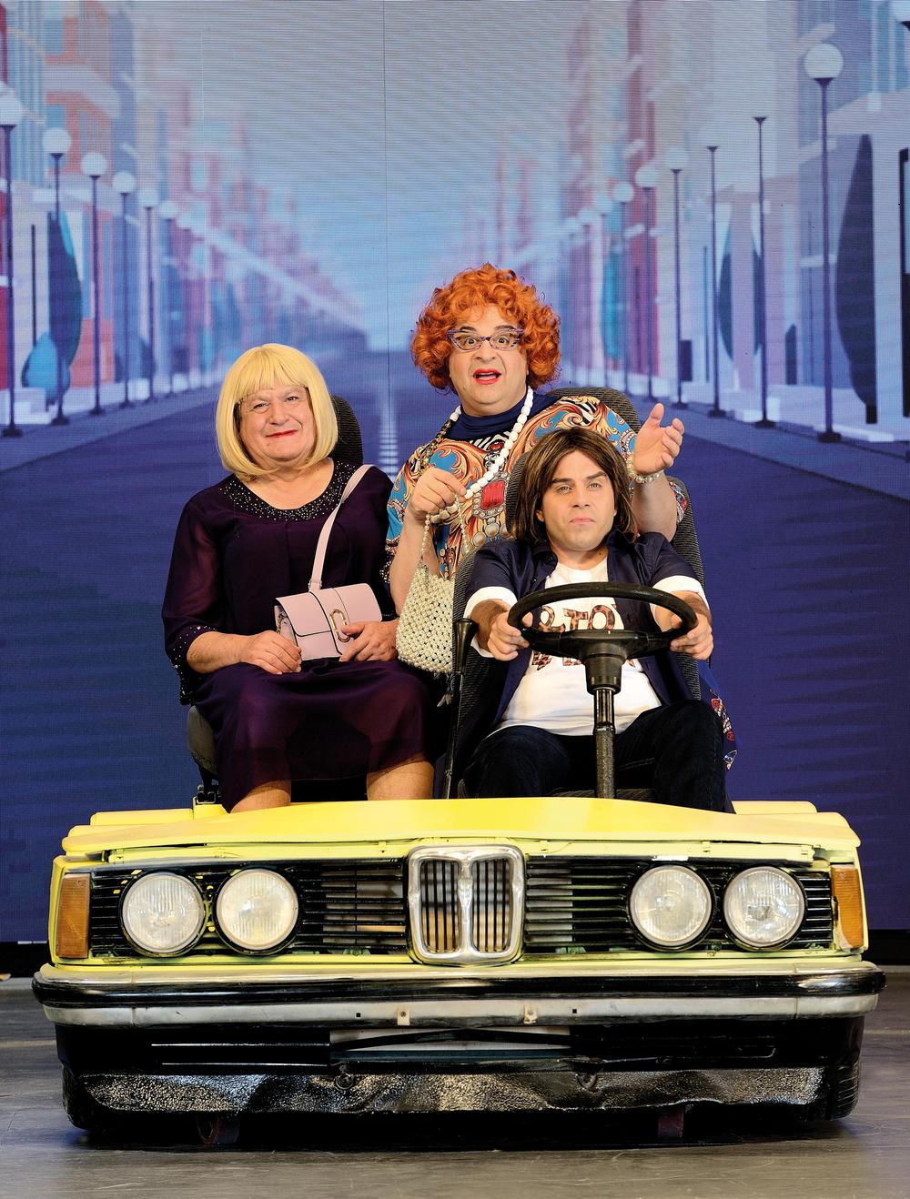 Ο Μάρκος Σεφερλής και ο θίασος