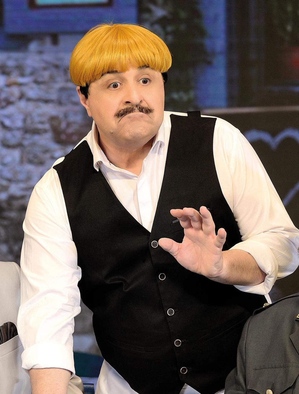 Σκηνή από την επιθεώρηση Πράκτωρ 00Λεφτά