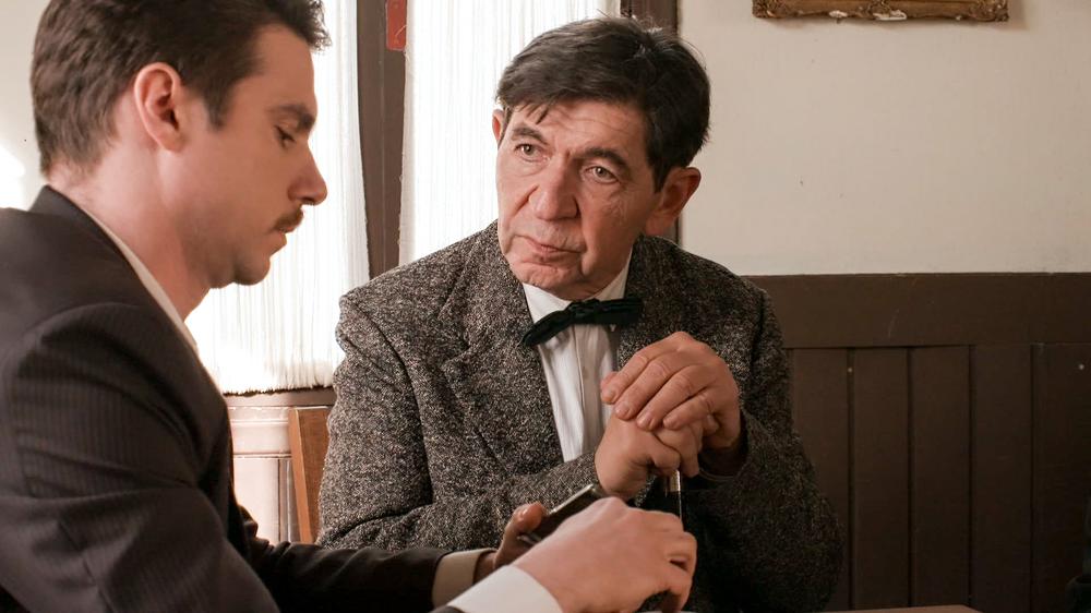 Ο Πέτρος αναζητά την αλήθεια στο Grand Hotel