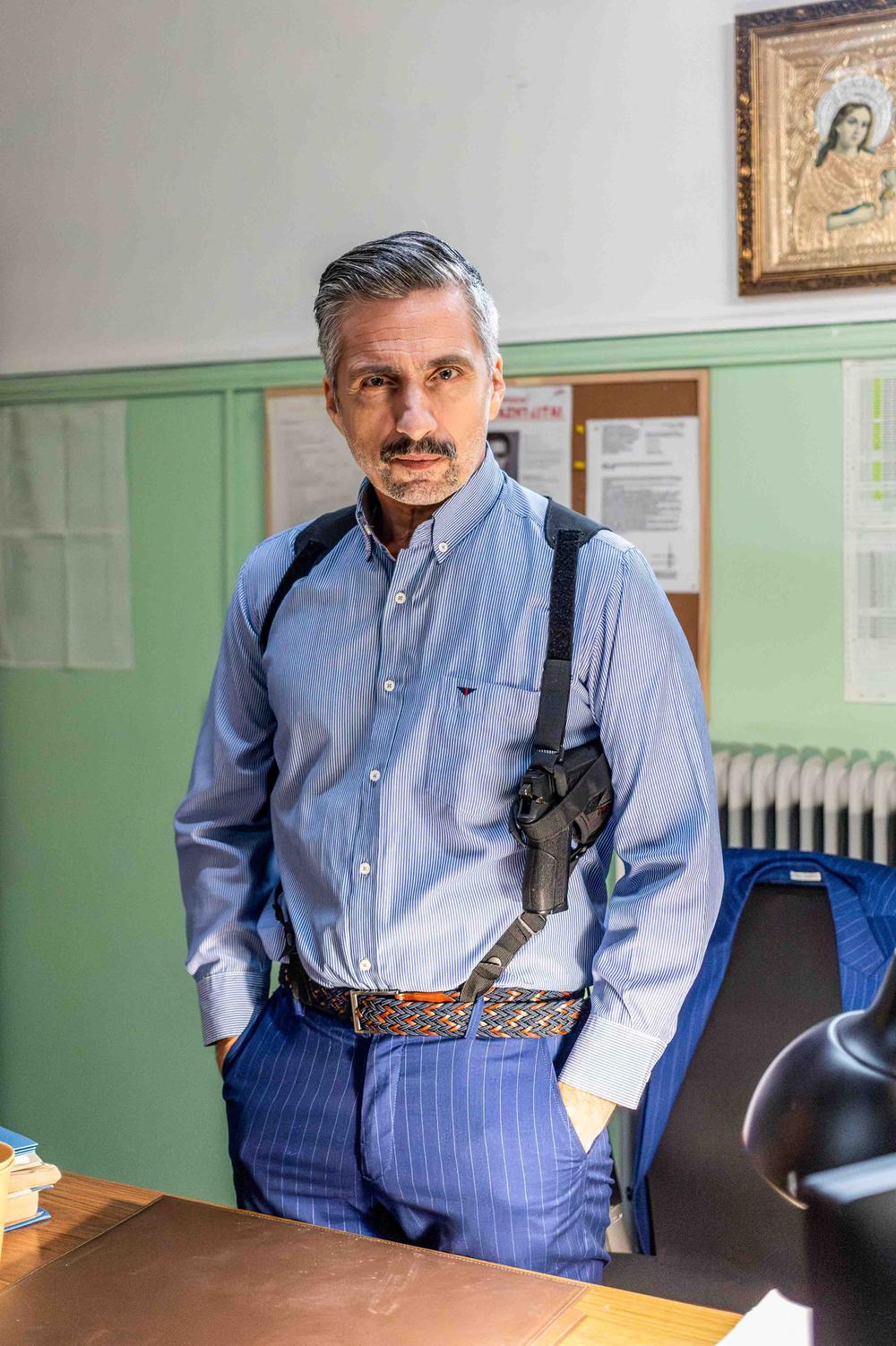 Σκηνή από τη σειρά Γιατί ρε πατέρα στον ΑΝΤ1