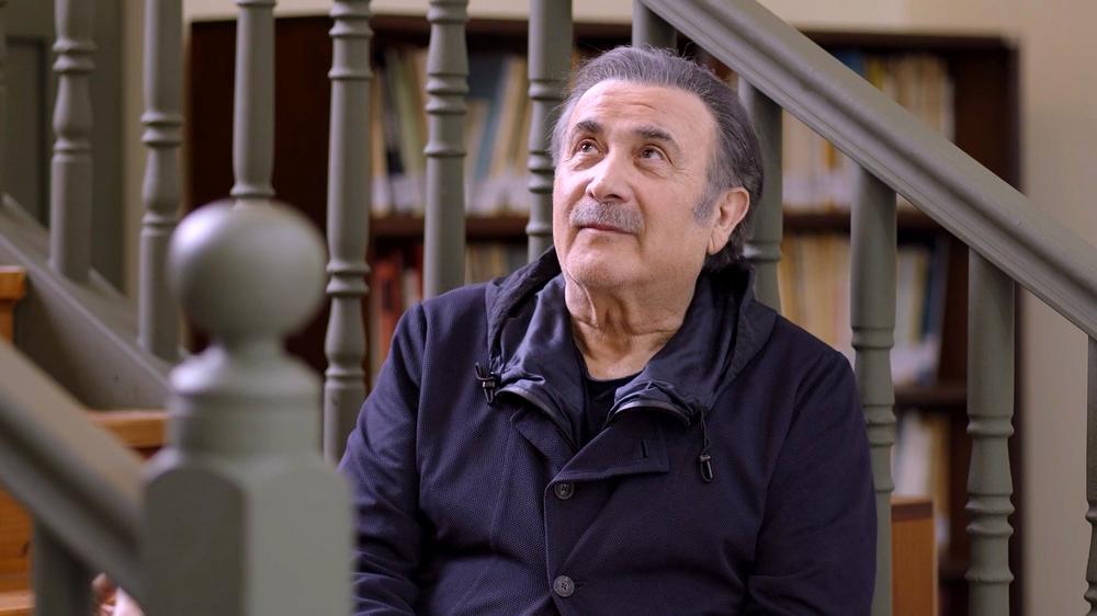 Ο Λάκης Λαζόπουλος σε προσωπικές στιγμές αφήγησης