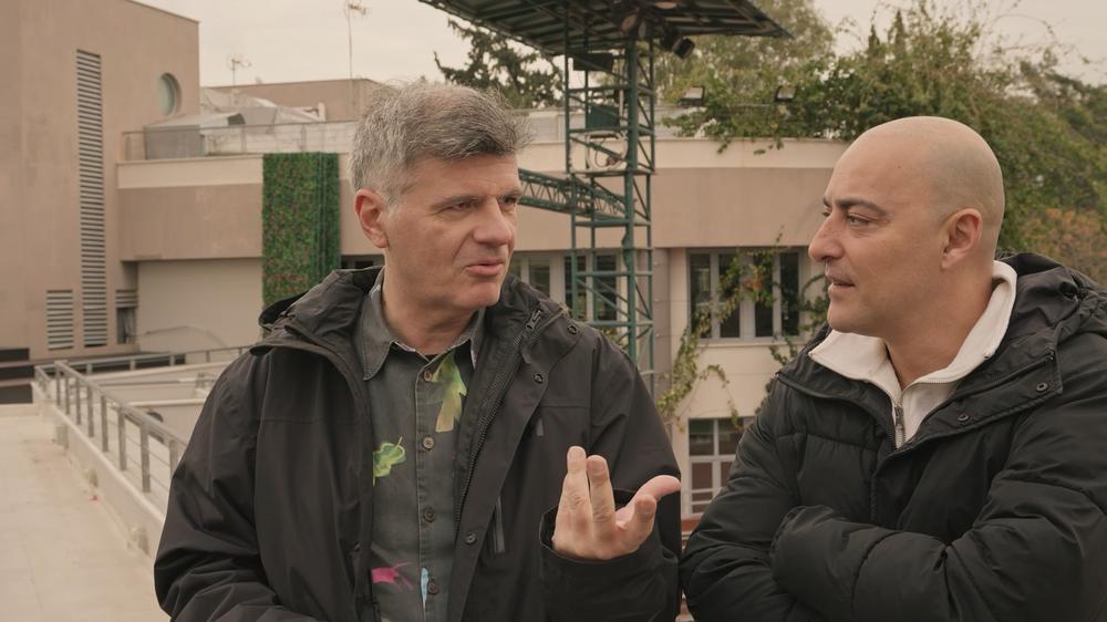Ο Θανάσης Αλευράς σε εξωτερικό γύρισμα στα Ιωάννινα