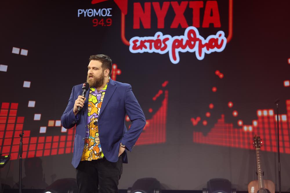 Ο Πάνος Κιάμος και ο Θοδωρής Μαραντίνης στη σκηνή