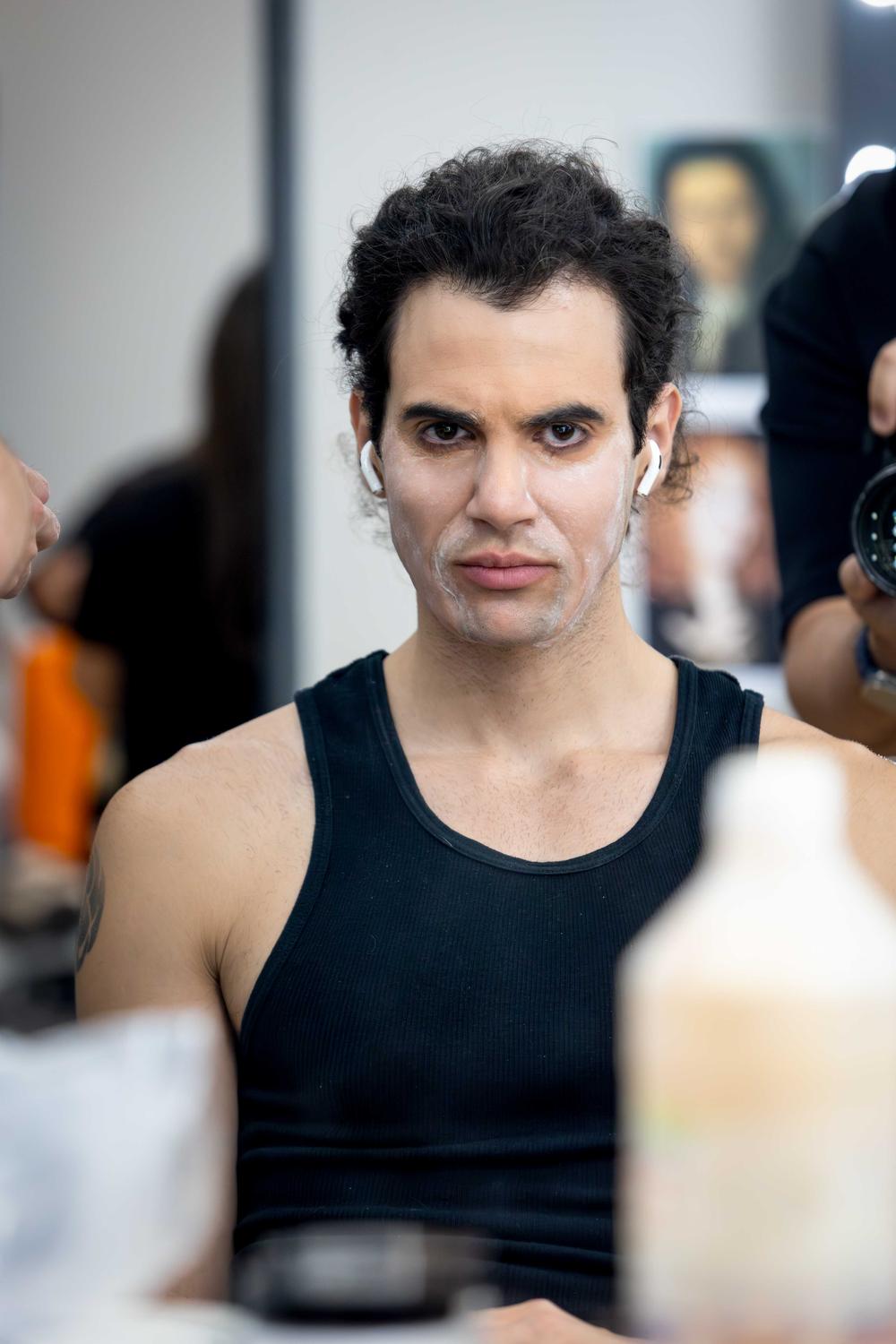 Ο Σάκης Ρουβάς στην παρουσίαση του Your Face Sounds Familiar